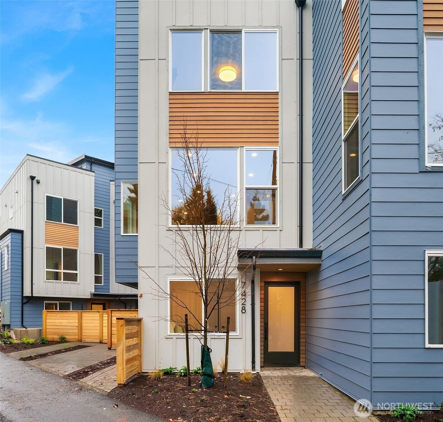 Property Photo:  7428  2nd Avenue NE  WA 98115 