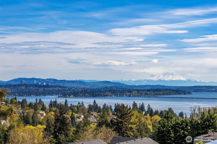 Property Photo:  6542  50th Avenue NE  WA 98115 