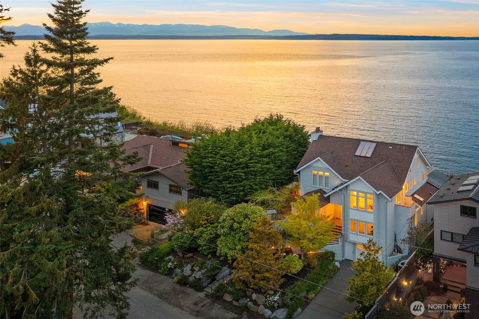 Property Photo:  2628 NW Esplanade  WA 98117 