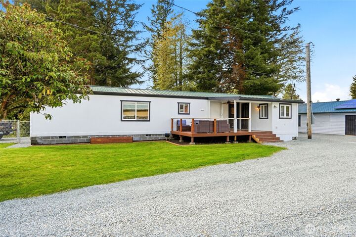 Property Photo:  915  Dyer Road  WA 98294 