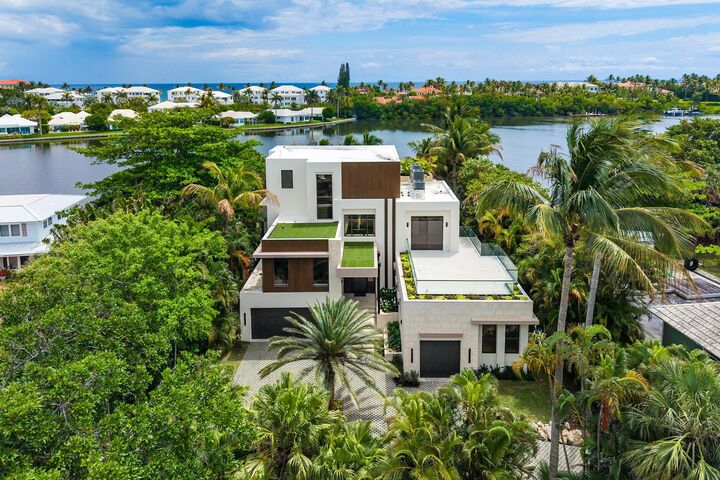 Property Photo:  5 Barefoot Lane  FL 33462 