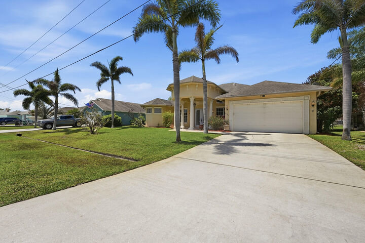 Property Photo:  2199 SE Heathwood Circle  FL 34952 