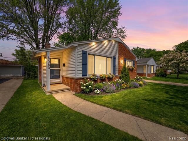 Property Photo:  3050 Sylvan Drive  MI 48073 