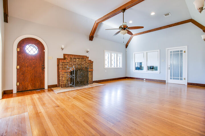 Property Photo:  303 Glenmore Drive  TX 76903 