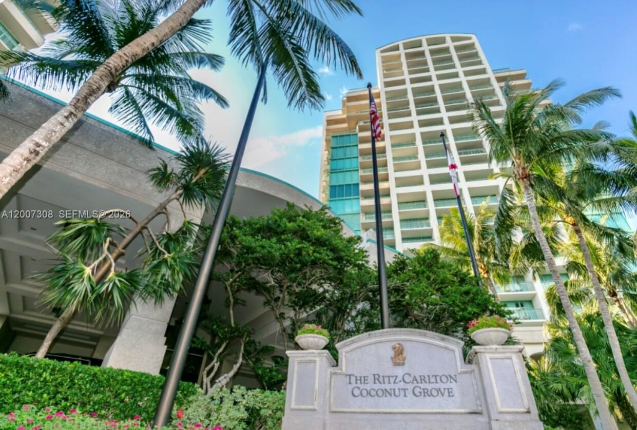Property Photo:  3400 SW 27th Ave 805  FL 33133 