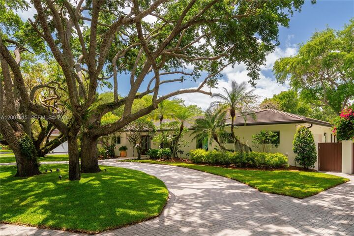 Property Photo:  16032 SW 74th Pl  FL 33157 