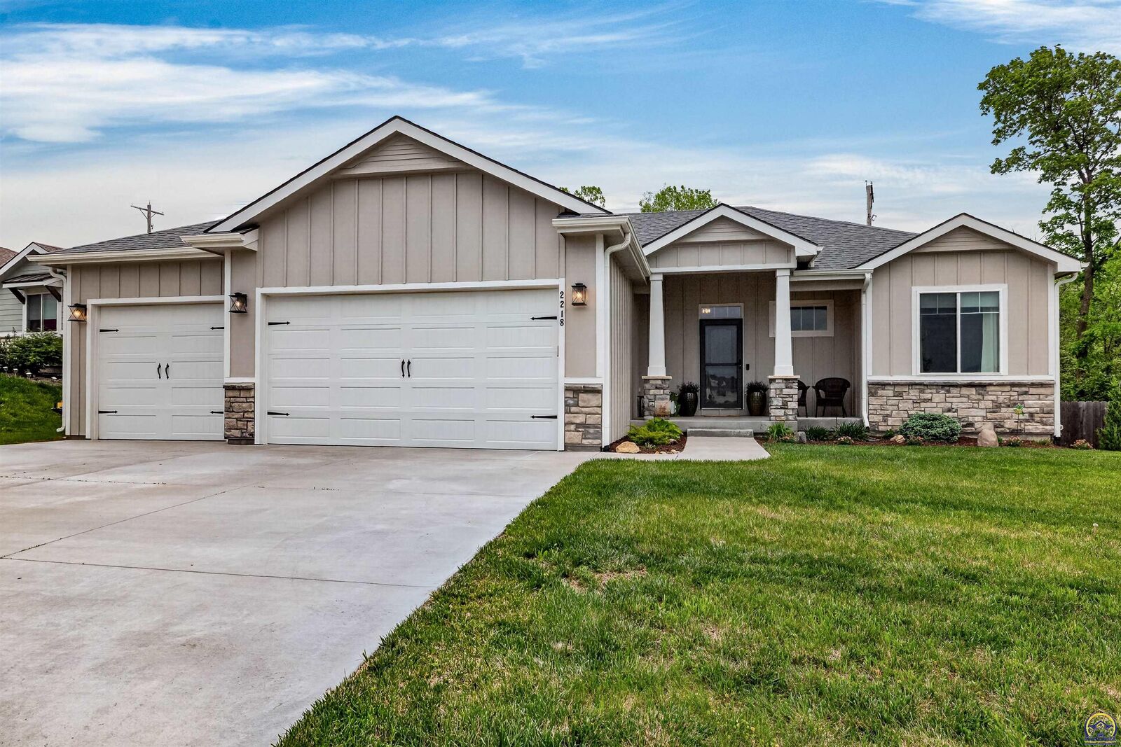 Property Photo: 2218 SE Saturn Dr KS 66605