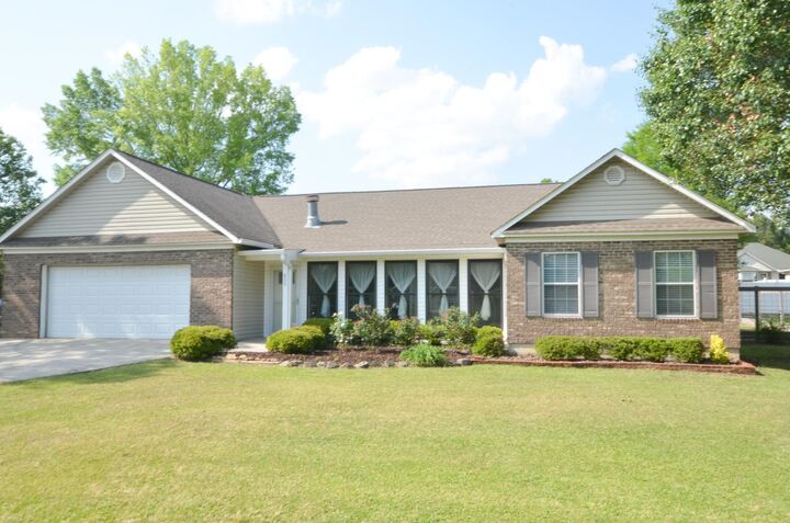 Property Photo: 600 Mayfair Ln AL 35057