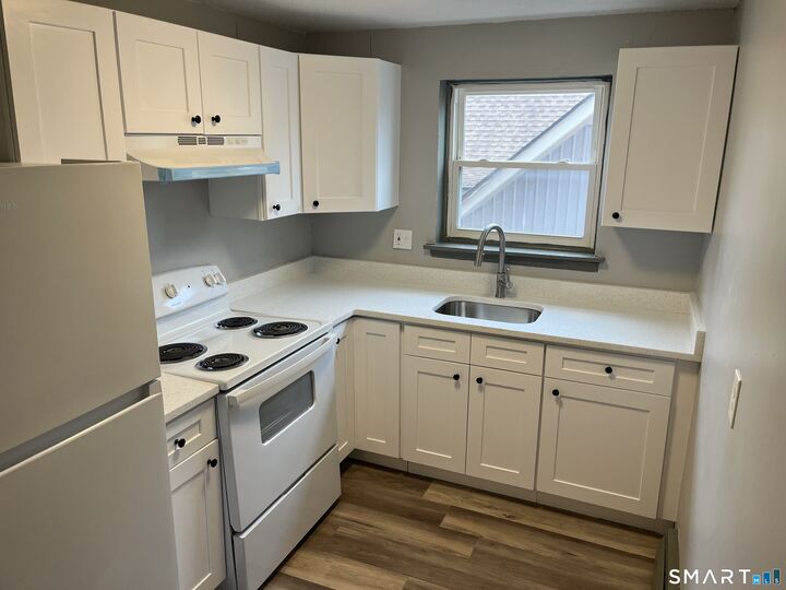 Property Photo:  32 Cook Avenue D27  CT 06451 