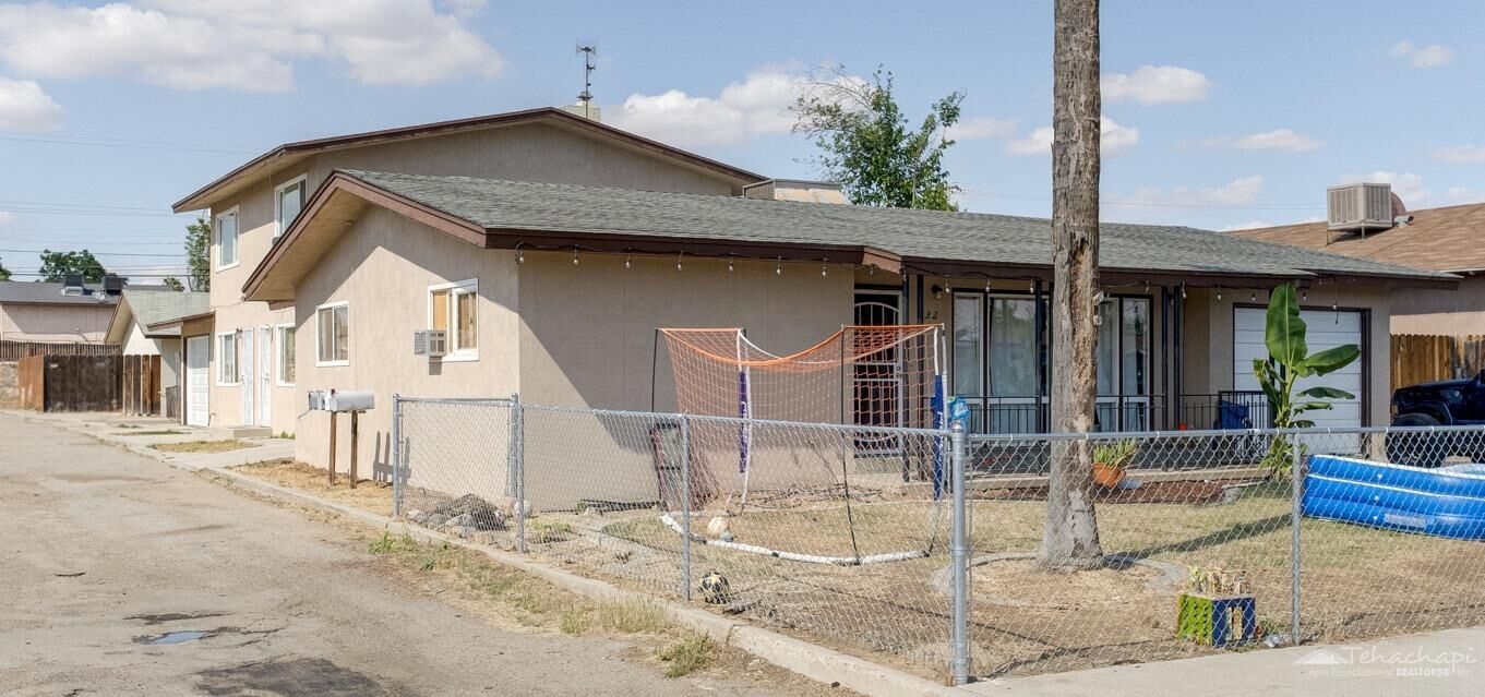 Property Photo:  132 Warren Avenue  CA 93308 