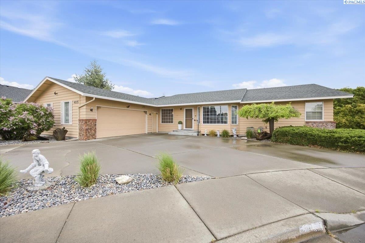 Property Photo:  4115 Vista Pl  WA 99301 