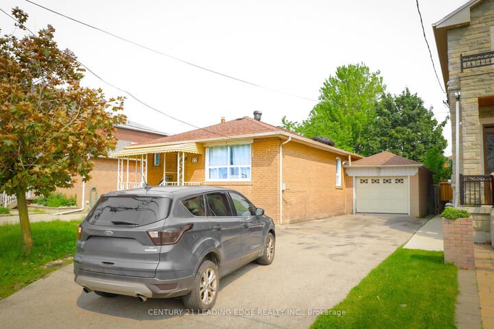 Property Photo:  22 Katherine Road  ON M3K 1H9 