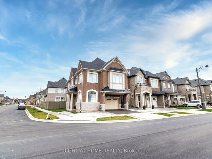 Property Photo: 95 Viva Gardens ON L6H 0Z2