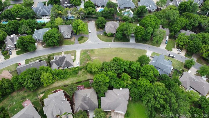 Property Photo:  5117 E 78th Place  OK 74136 