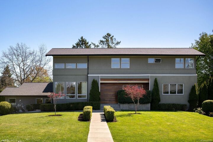 Property Photo: 2835 Lincoln Rd BC V8R 6A8