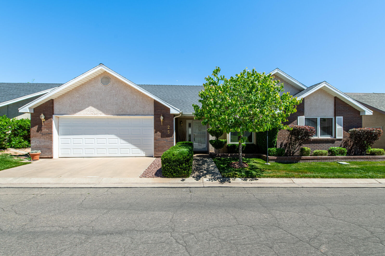 Property Photo:  2050 W Canyon View Dr 25  UT 84770 