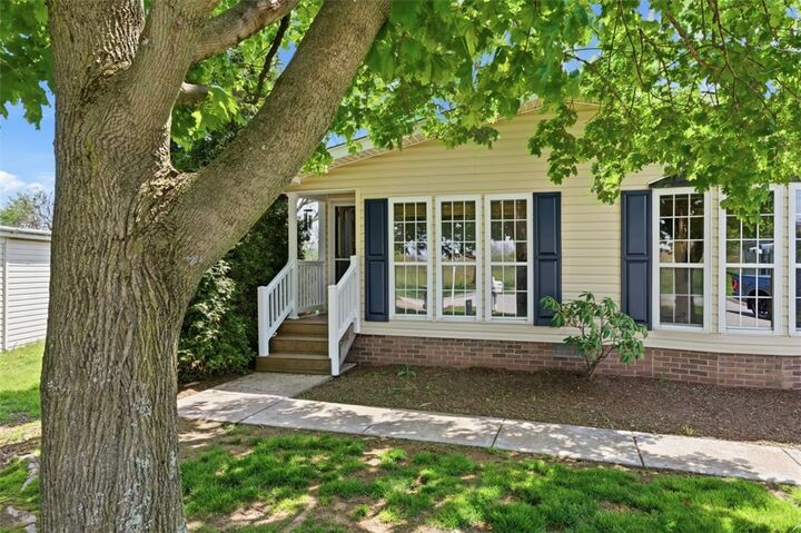 Property Photo:  10 North Rock Lake Court  PA 16063 
