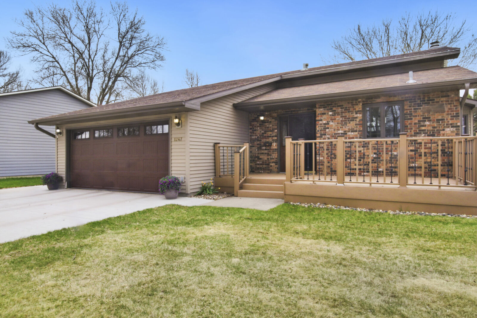 Property Photo: 1247 Casper Avenue SD 57401