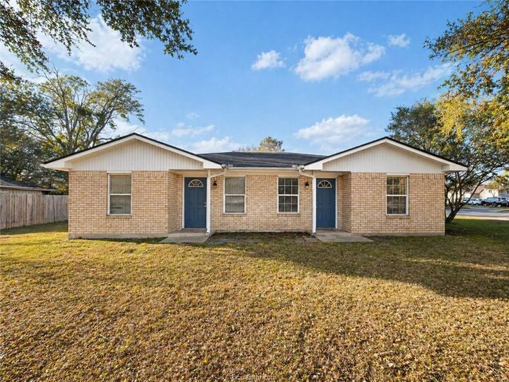 Property Photo: 1613 Southwest Parkway TX 77840