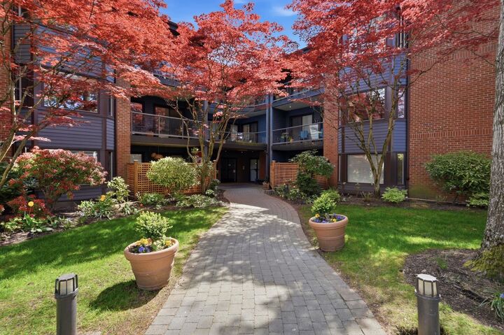 15300 17 Avenue 208 — photo 1
