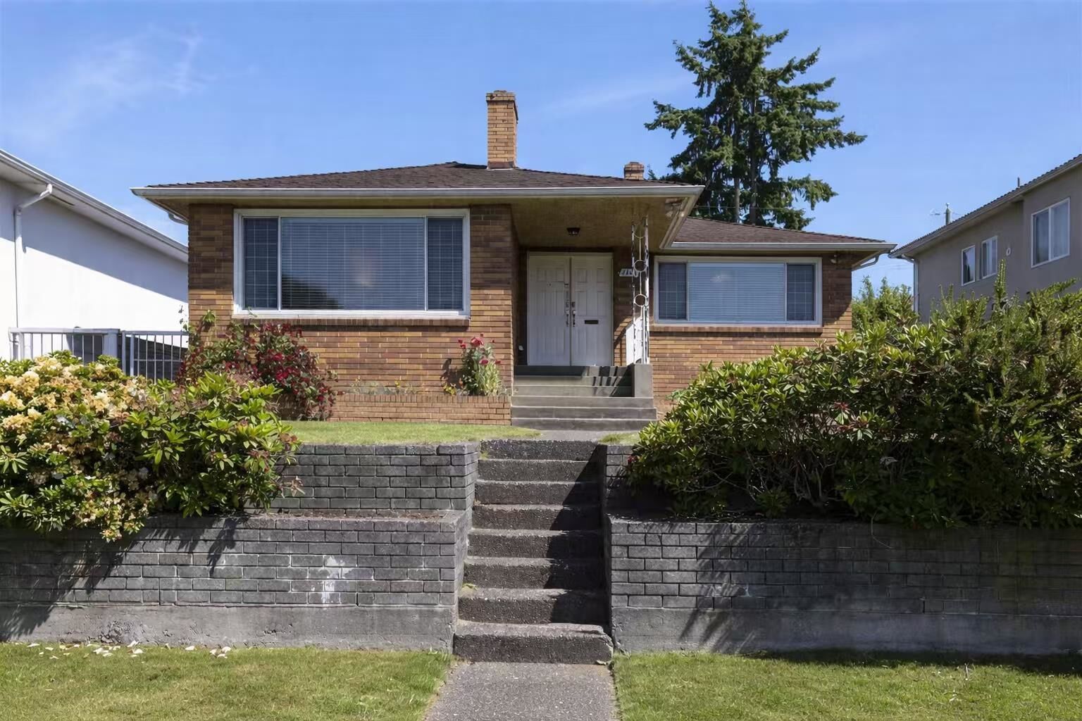 Property Photo: 1563 E 59th Avenue BC V5P 2G8