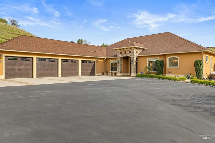 Property Photo:  3703 Rio Vista Dr.  ID 83501 