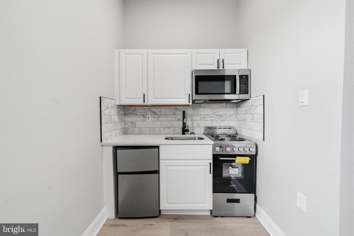 Property Photo:  2224 S Broad Street 3rd Fl Front  PA 19145 