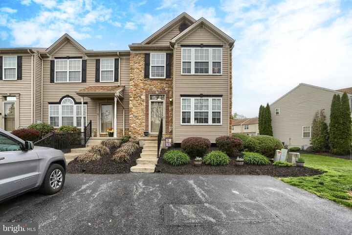 Property Photo:  120 E Beaver Street  PA 17406 