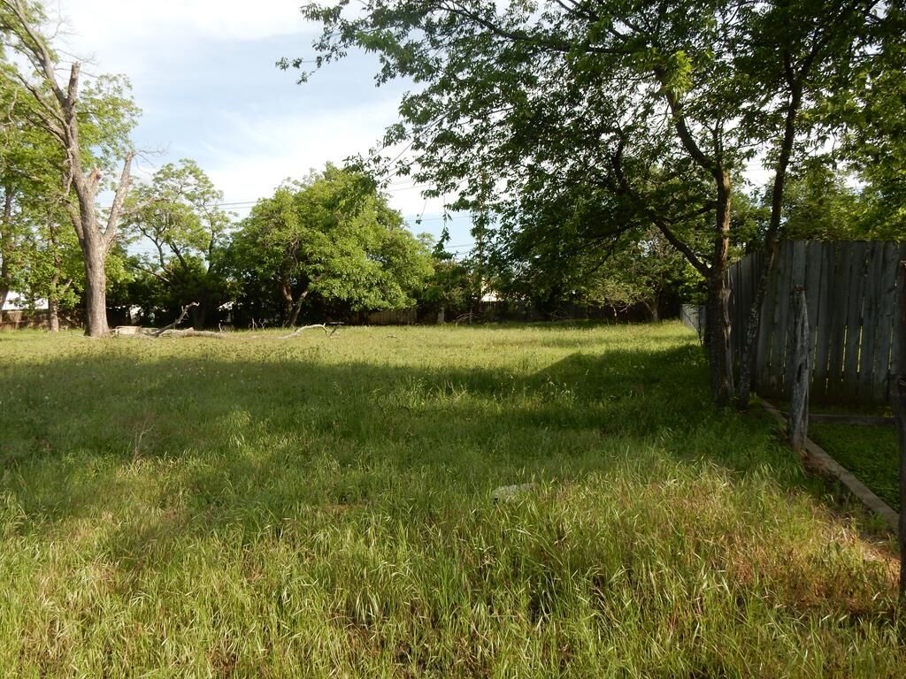 Property Photo:  105 Walch Ave  TX 78624 