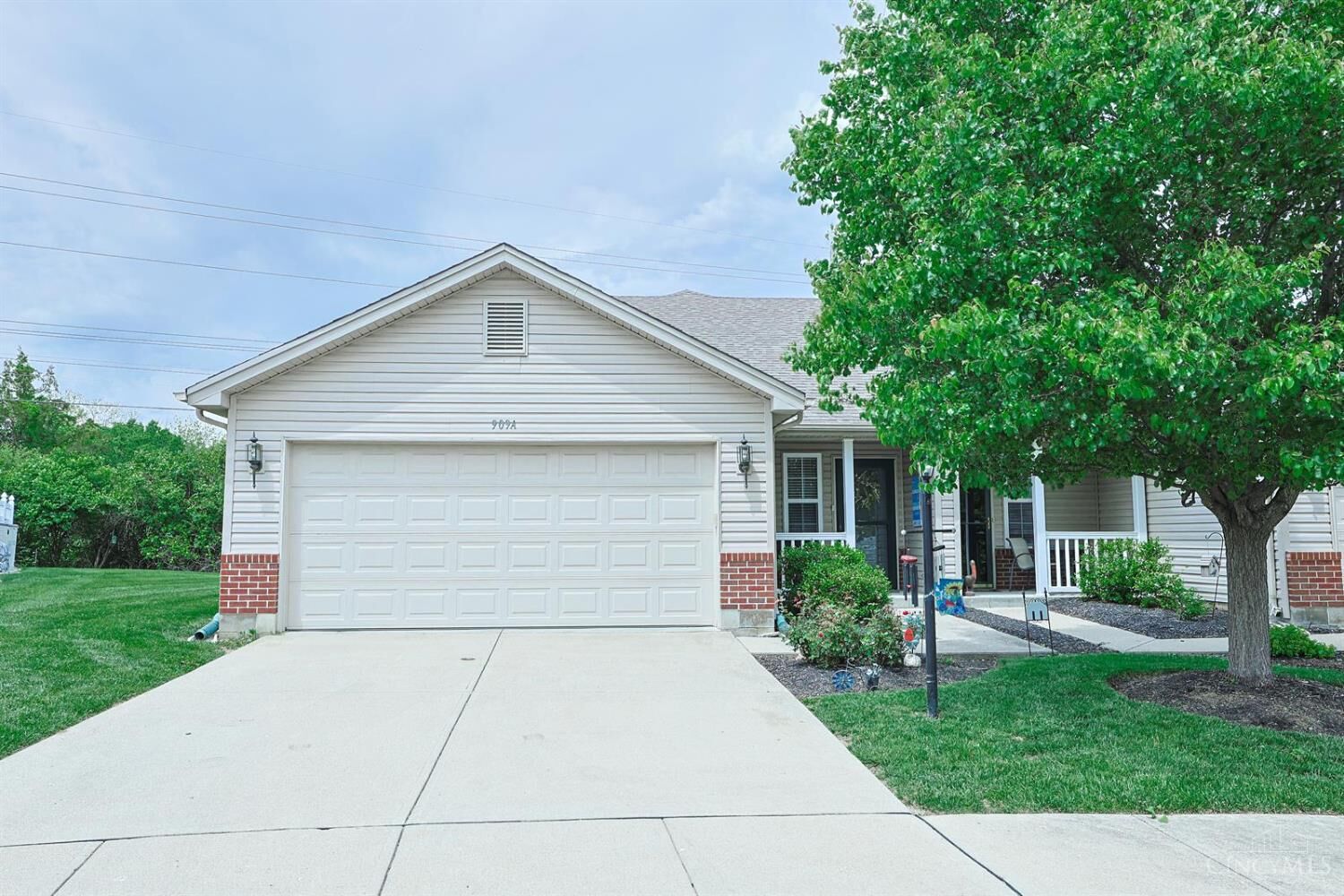 Property Photo:  909 Dillon Way  OH 45036 