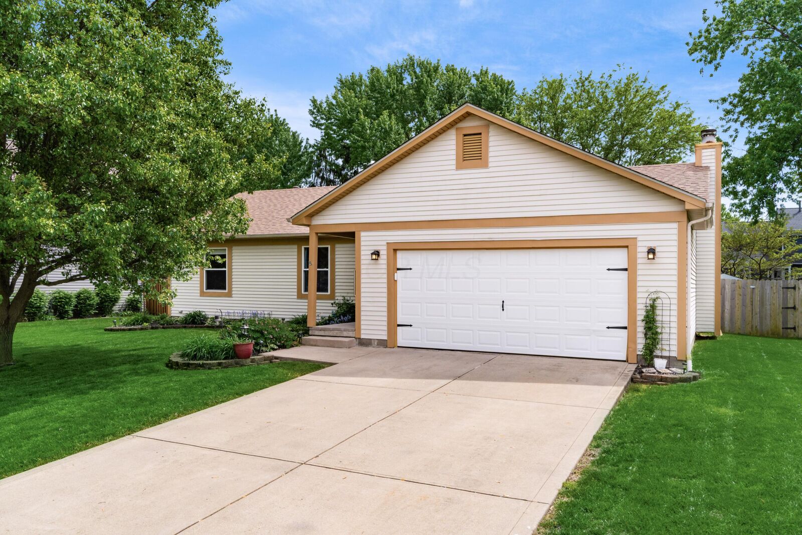 Property Photo:  411 Brandy Hill Avenue  OH 43147 