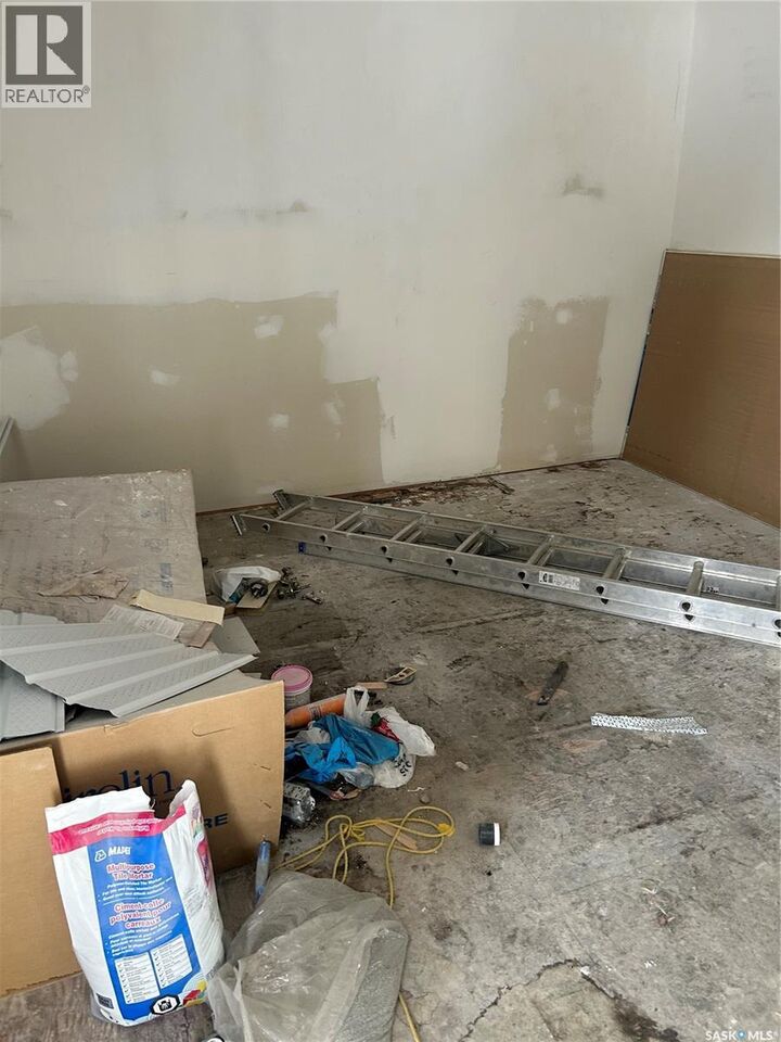 Property Photo: 118 26th Street W SK S6V 4P9