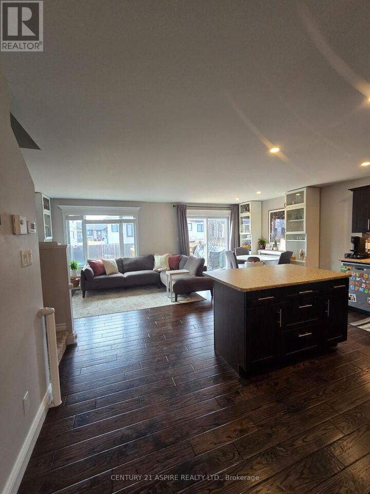 Photo de la propriété:  44 Winston Avenue  ON K8H 0C1 