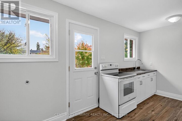 Property Photo: 928 Meadowlands Drive ON K2C 0K3