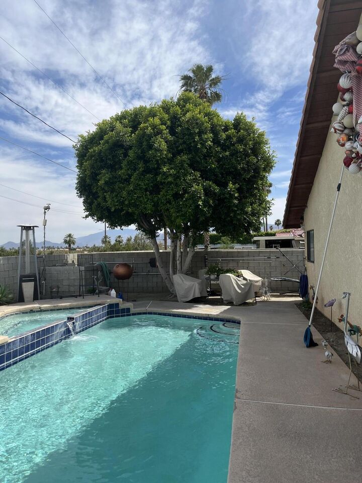 Property Photo:  29040 Avenida La Vista  CA 92234 