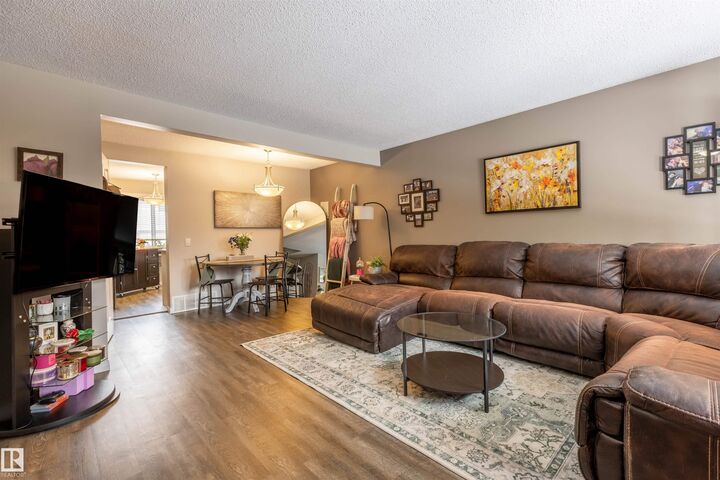 Property Photo:  15 Walden Park  AB T8N 3V6 
