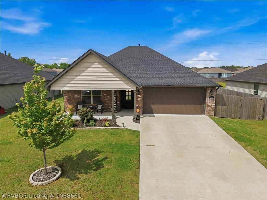 Property Photo: 1807 E Endura Park Drive AR 72761