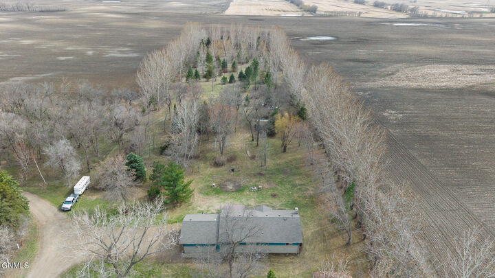 Property Photo: 3825 86 1/2 Avenue SE ND 58401