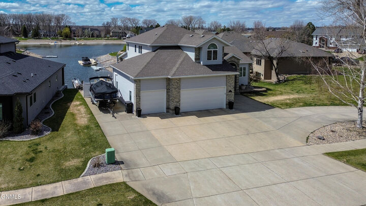 Property Photo:  1700 Riverwood Drive  ND 58504 