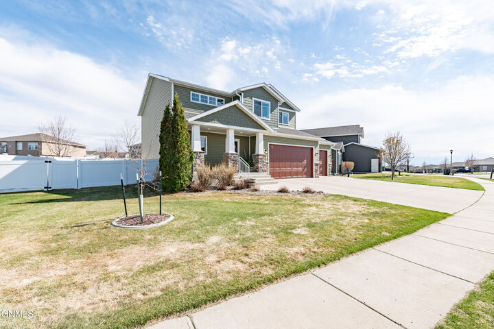Property Photo:  4209 High Creek Road  ND 58503 