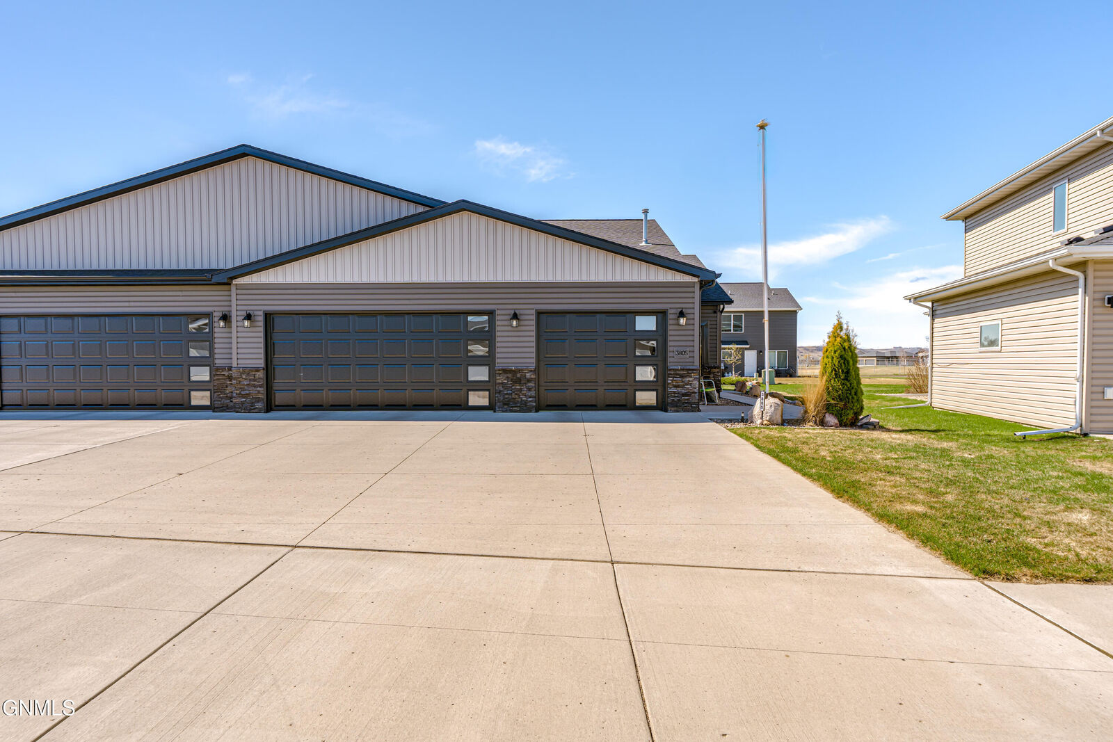 Property Photo:  3805 Gale Circle SE  ND 58554 