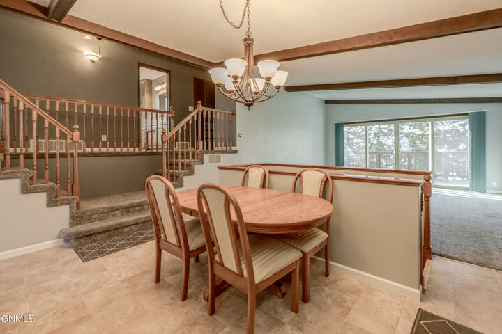 Property Photo:  2537 Hillview Avenue  ND 58501 