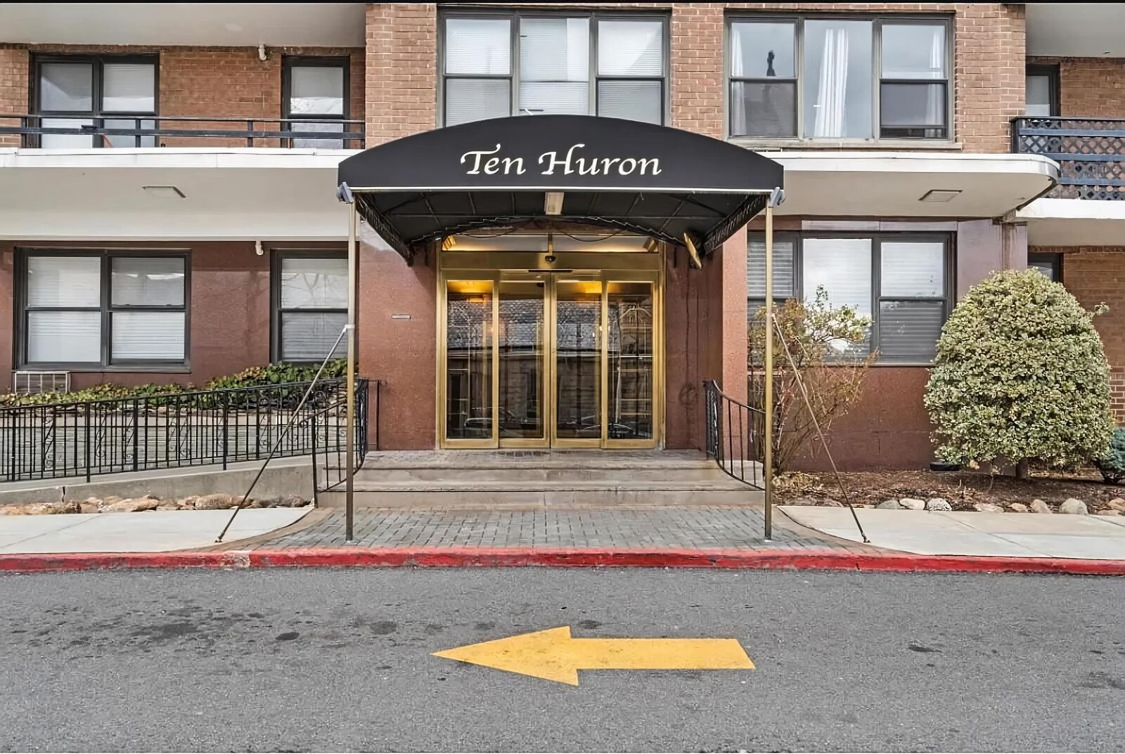 Property Photo:  10 Huron Ave 10B  NJ 07306 