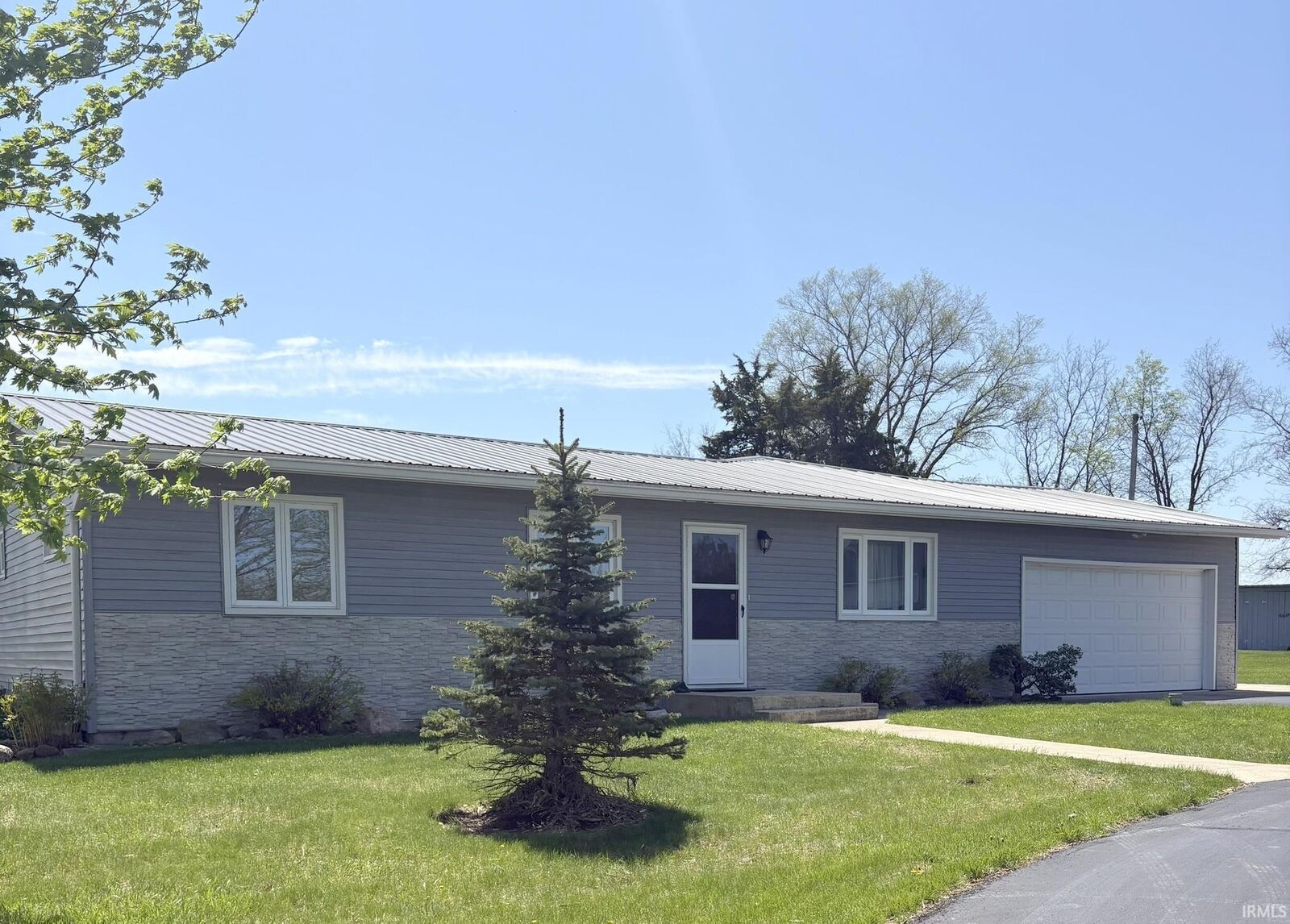 Property Photo:  2770 E 300 North  IN 46714 