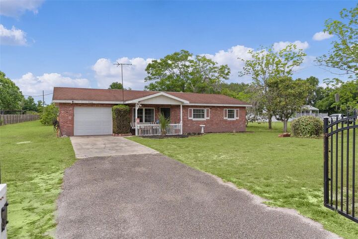 Property Photo:  5946 SR 471  FL 33513 