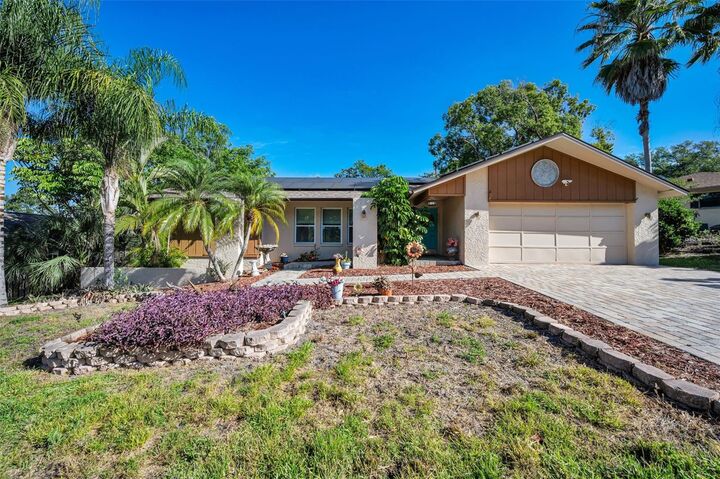 Property Photo: 760 Village Way FL 34683