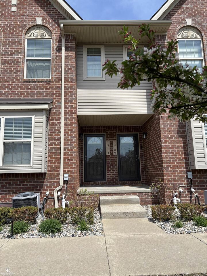 Property Photo:  13113 Woodridge Circle 7  MI 48170 