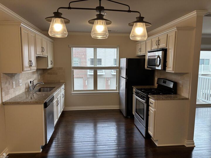 Property Photo:  13113 Woodridge Circle 7  MI 48170 
