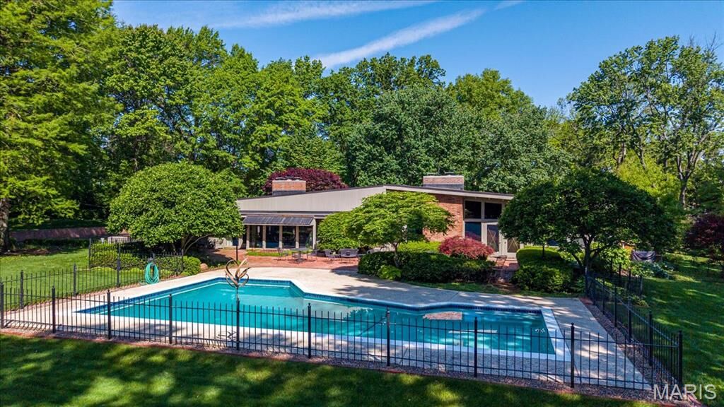 Property Photo:  50 Creekwood Lane  MO 63124 