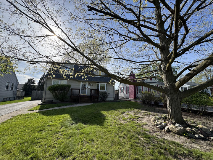 Property Photo:  20 S Iowa Avenue  IL 60101 
